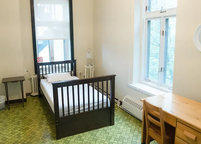 Auberge De Jeunesse Des Balcons